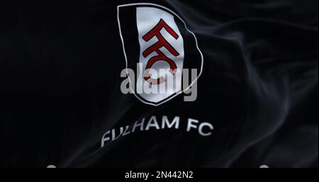 Londra, Regno Unito, gennaio 2023: Bandiera del Fulham Football Club sventolante. Club di calcio professionale con sede a Londra. Premier League inglese. Tessuto svolazzante. Sele Foto Stock