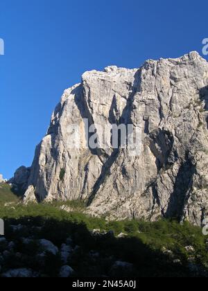 Anica Kuk, picco nel Parco Nazionale di Paklenica nelle montagne di Velebit, Croazia Foto Stock