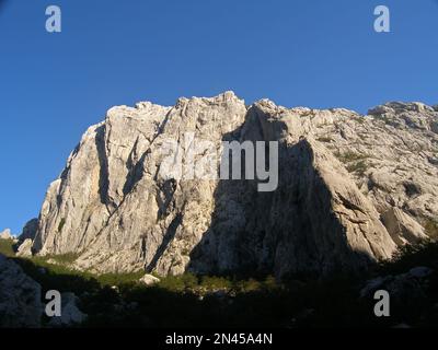 Anica Kuk, picco nel Parco Nazionale di Paklenica nelle montagne di Velebit, Croazia Foto Stock