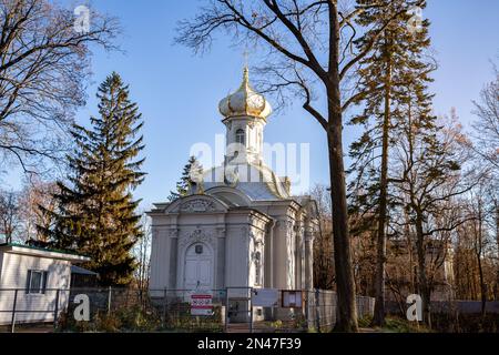 Chiesa della Santissima Trinità al Dacha di sua Maestà Imperiale. Old Peterhof, St Petersburg, Russia Foto Stock