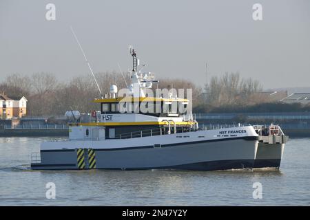 HST FRANCES, una nave ibrida Crew Transfer, ha visto dirigersi verso il Tamigi per il suo nome ufficiale a Londra Foto Stock