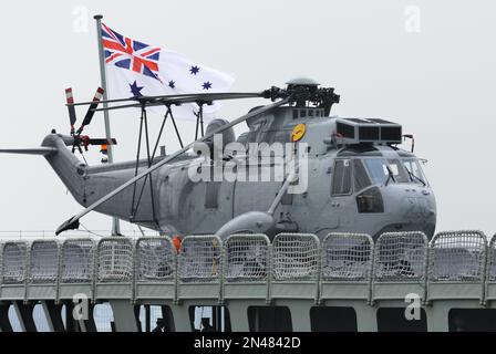 Tokyo, Giappone - 15 settembre 2009: Naval Jack of Royal Australian Navy e Westland Sea King Mk.50 elicottero multiuso. Foto Stock