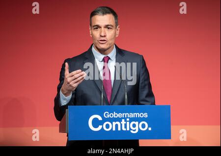 Madrid, Spagna. 08th Feb, 2023. Il presidente del governo spagnolo, Pedro Sanchez, intervenendo durante l'evento 'Emprendiendo el futuro que queremos' (intraprendendo il futuro che vogliamo), un incontro dedicato all'imprenditorialità innovativa in Spagna, organizzato da ENISA presso la fabbrica reale di arazzi. Credit: Marcos del Mazo/Alamy Live News Foto Stock