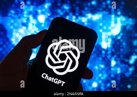 Immagine composita digitale del logo OpenAI ChatGPT chatbot mostrato sul telefono cellulare Foto Stock