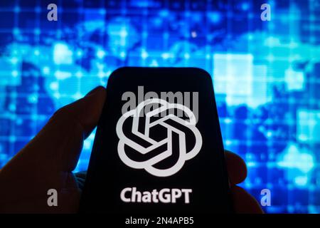 Immagine composita digitale del logo OpenAI ChatGPT chatbot mostrato sul telefono cellulare Foto Stock