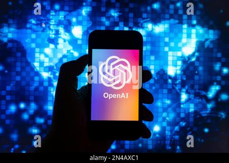 Immagine composita digitale del logo OpenAI ChatGPT chatbot mostrato sul telefono cellulare Foto Stock