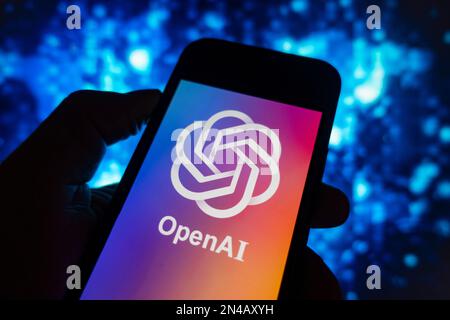 Immagine composita digitale del logo OpenAI ChatGPT chatbot mostrato sul telefono cellulare Foto Stock