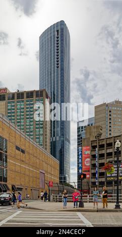 Boston Back Bay: Belvidere/Dalton Towers, una Dalton, è il terzo edificio più alto di Boston. La torre di vetro blu contiene un hotel e appartamenti. Foto Stock