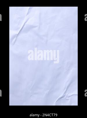 Adesivo bianco sgualcito e sgualcito adesivo carta incollata struttura poster isolato su sfondo nero. Foto Stock