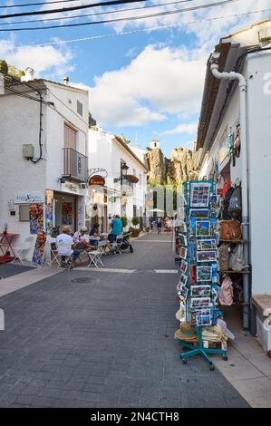 Strada turistica a Castell de Guadalest, una delle città più belle della Spagna (Marina Baixa, Alicante, Comunità Valenciana, Spagna) Foto Stock