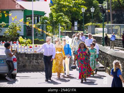 Re Willem-Alexander, la regina Maxima e la principessa Amalia dei Paesi Bassi a Oranjestad, il 08 febbraio 2023, per una passeggiata attraverso la città vecchia il 9th° giorno della visita ai Caraibi Foto: Albert Nieboer/Paesi Bassi OUT/Point de Vue OUT Foto Stock