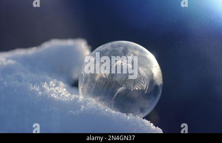 Bolle congelate, bolle di sapone nel gelo Foto Stock