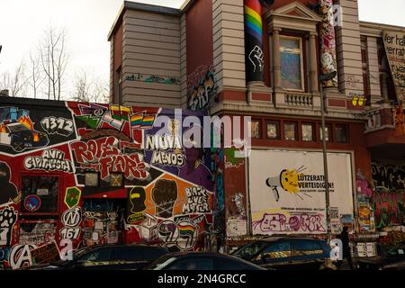 Centro sociale orientato alla sinistra politica Rote Flora nel quartiere di Sternschanze ad Amburgo Foto Stock