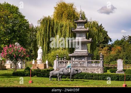 La Pagoda Phàp-Vuong-Tù di Noyant d'Allier, un tempio buddista nel cuore di Bourbonnais Foto Stock