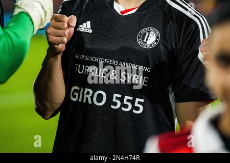 Rotterdam - una maglietta speciale per la Turchia e la Siria durante la partita tra Feyenoord e NEC Nijmegen allo Stadion Feijenoord De Kuip il 8 febbraio 2023 a Rotterdam, Paesi Bassi. (Da Box a Box Pictures/Tom Bode) Foto Stock