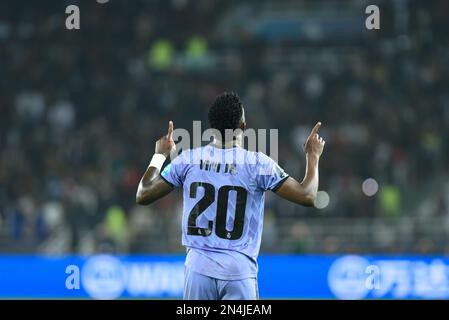 Rabat, Marocco. 08th Feb, 2023. Il Vini Jr. Del Real Madrid festeggia dopo aver segnato il primo gol della partita durante la partita di calcio semifinale della Coppa del mondo FIFA Club tra al Ahly e il Real Madrid allo stadio Prince Moulay Abdellah. Credit: -/dpa/Alamy Live News Foto Stock