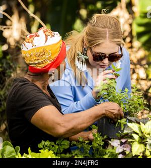 ORANJESTAD - Re Willem-Alexander, Regina Maxima e Principessa Amalia visitare il giardino della comunità Concordia su Sint Eustatius. La Principessa della Corona ha un'introduzione di due settimane ai paesi di Aruba, Curacao e Sint Maarten e alle isole che formano i Caraibi Paesi Bassi: Bonaire, Sint Eustatius e Saba. ANP REMKO DE WAAL olanda fuori - belgio fuori Foto Stock