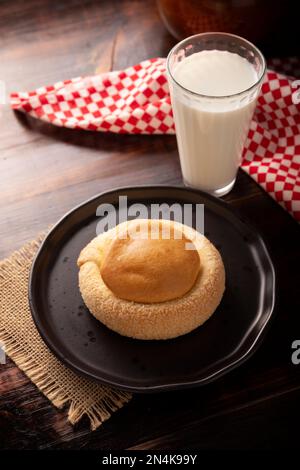 Ojo de Pancha. Conosciuto anche come Ojo de Buey, è uno dei tradizionali pani dolci messicani, che consiste in un anello di pane fioccato riempito con un Foto Stock