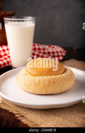 Ojo de Pancha. Conosciuto anche come Ojo de Buey, è uno dei tradizionali pani dolci messicani, che consiste in un anello di pane fioccato riempito con un Foto Stock