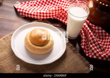 Ojo de Pancha. Conosciuto anche come Ojo de Buey, è uno dei tradizionali pani dolci messicani, che consiste in un anello di pane fioccato riempito con un Foto Stock