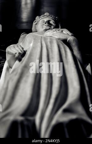 L'effigie tomba di un re francese, Basilica di Saint-Denis, Parigi, Francia Foto Stock