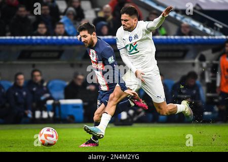 Marsiglia, Francia, Francia. 8th Feb, 2023. Lionel (Leo) MESSI di PSG e Cengiz UNDER di Marsiglia durante la partita di Coppa di Francia tra Olympique de Marseille (OM) e Paris Saint-Germain (PSG) allo Stadio Orange Velodrome il 08 febbraio 2023 a Marsiglia, Francia. (Credit Image: © Matthieu Mirville/ZUMA Press Wire) SOLO PER USO EDITORIALE! Non per USO commerciale! Credit: ZUMA Press, Inc./Alamy Live News Foto Stock