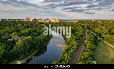 Giugno 29 Londra Ontario Canada, Londra Ontario Skyline da Greenway Park Estate del 2022. Luke Durda/Alamy Foto Stock