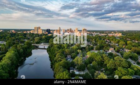 Giugno 29 Londra Ontario Canada, Londra Ontario Skyline da Greenway Park Estate del 2022. Luke Durda/Alamy Foto Stock