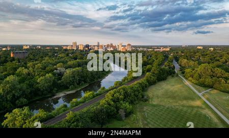 Giugno 29 Londra Ontario Canada, Londra Ontario Skyline da Greenway Park Estate del 2022. Luke Durda/Alamy Foto Stock