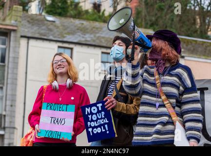 Falmouth Youth combatte per i diritti transgender come ha emanato la Sezione 35 che abroga una legge scozzese a beneficio della comunità transgender Foto Stock