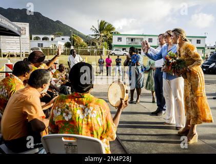 ORANJESTAD - il re Willem-Alexander, la regina Maxima e la principessa Amalia sono serenate all'aeroporto dopo una visita a St Eustatius. La Principessa della Corona ha un'introduzione di due settimane ai paesi di Aruba, Curacao e Sint Maarten e alle isole che formano i Caraibi Paesi Bassi: Bonaire, Sint Eustatius e Saba. ANP REMKO DE WAAL olanda fuori - belgio fuori Foto Stock