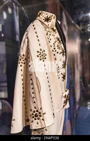 Costume Elvis Sequined Stage in mostra nel complesso di intrattenimento Elvis Presley's Memphis a Graceland a Memphis, Tennessee. Foto Stock