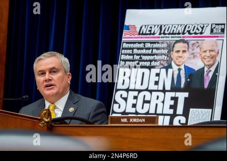 Washington, Stato di Vereinigte. 08th Feb, 2023. James Comer (Repubblicano del Kentucky), presidente del Comitato della Camera degli Stati Uniti per la supervisione e la riforma, presiede un Comitato della Camera per la supervisione e la responsabilità audizione âProtecting Discorso dell'interferenza governativa e della Bias sui social media parte 1: Twitters ruolo nella soppressione del laptop Biden Storyâ nel Rayburn House Office Building a Washington, DC, Mercoledì, 8 febbraio 2023. Credit: Rod Lammey/CNP/dpa/Alamy Live News Foto Stock