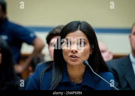 Washington, Stato di Vereinigte. 08th Feb, 2023. Vijaya Gadde, ex Chief Legal Officer Twitter, risponde alle domande nel corso di una Camera Committee on Oversight and Accountability audizione âProtecting discorso di interferenza governativa e Bias sui social media parte 1: Twitters ruolo nella soppressione del laptop Biden Storyâ nel Rayburn House Office Building a Washington, DC, Mercoledì, 8 febbraio 2023. Credit: Rod Lammey/CNP/dpa/Alamy Live News Foto Stock