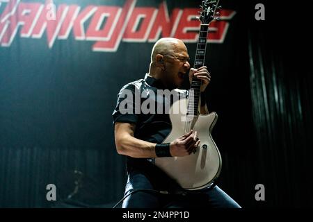 Band Danko Jones Support Act at OVO Arena Wembley London at the Black Stone Cherry/The Darkness co headline tour Black Stone Cherry & The Darkness ·co headline tour 04 Feb 2023 OVO Arena Wembley London i Black Stone Cherry sono una band americana rock formata nel 2001 in Kentucky. La band è composta da Chris Robertson, ben Wells, Steve Jewell e John Fred Young The Darkness sono una band rock britannica formata nel 2000. La band è composta da Justin Hawkins, suo fratello Dan Hawkins, Frankie Poullain e Rufus Taylor. Danko Jones è stato l'atto di sostegno in questo tour. I Danko Jones sono un trio canadese di hard rock Foto Stock