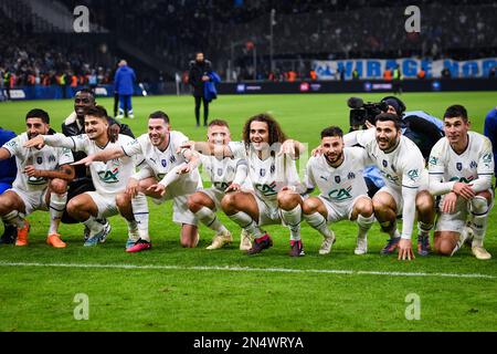 Marsiglia. 8th Feb, 2023. I giocatori di Marsiglia celebrano la loro vittoria dopo la partita di calcio della Coppa di Francia del 16 tra Olympique de Marseille (OM) e Paris Saint-Germain (PSG) allo stadio Velodrome di Marsiglia, il 8 febbraio 2023. Credit: Clement Mahoudeau/Xinhua/Alamy Live News Foto Stock