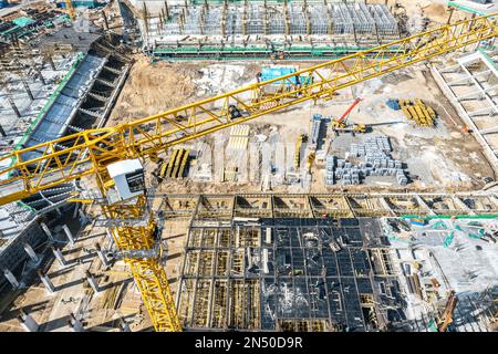 grande cantiere. nuovo stadio di calcio in costruzione. vista aerea. Foto Stock