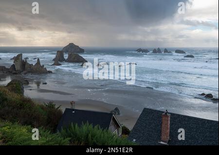Case vacanze con vista sulla spiaggia di Bandon, Oregon. Foto Stock