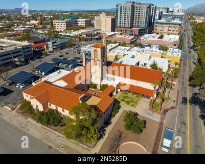 Prima veduta aerea della Chiesa Metodista unita al 915 e 4th Street vicino alla University of Arizona a Tucson, Arizona, Arizona, USA. Foto Stock