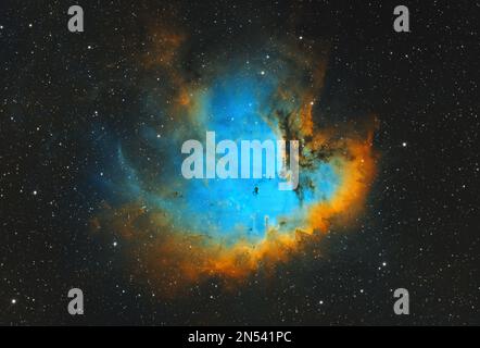 NGC 281 - la Nebula 'Pacman' - a circa 10.000 anni luce nella costellazione della Cassiopea. La forma della nuvola dovrebbe assomigliare a. Foto Stock