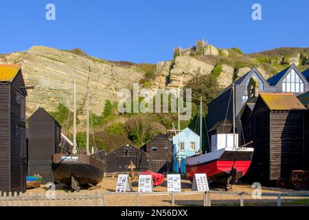 Hastings, Maritime Quarter, Historic Boats e tradizionali capanne a rete nere, museo all'aperto, Rock-a-Nore, East Sussex, Regno Unito Foto Stock