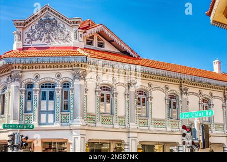 Case cinesi colorate a Singapore Foto Stock