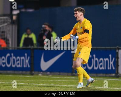 Il portiere Vic Chambaere (1) di Genk ha mostrato di celebrare durante una partita di calcio tra le squadre giovanili di KRC Genk e Juventus durante i play off della UEFA YOUTH League per la stagione 2022-2023 , mercoledì 8 febbraio 2023 a Genk , Belgio . PHOTO SPORTPIX | David Catry Foto Stock