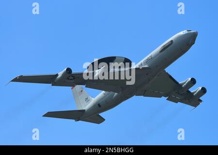 Tokyo, Giappone - 06 ottobre 2018: Aerei di controllo e di allarme tempestivi dell'aeronautica degli Stati Uniti Boeing e-3C Sentry. Foto Stock