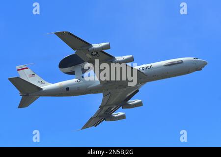 Tokyo, Giappone - 06 ottobre 2018: Aerei di controllo e di allarme tempestivi dell'aeronautica degli Stati Uniti Boeing e-3C Sentry. Foto Stock