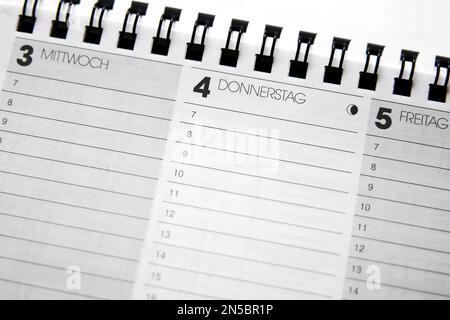 calendario da tavolo in tedesco, giovedì 4 Foto Stock