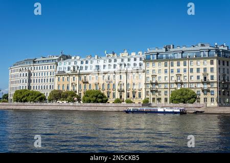 San Pietroburgo, vista del Mytninskaya argine dall'isola di Zayachy Foto Stock