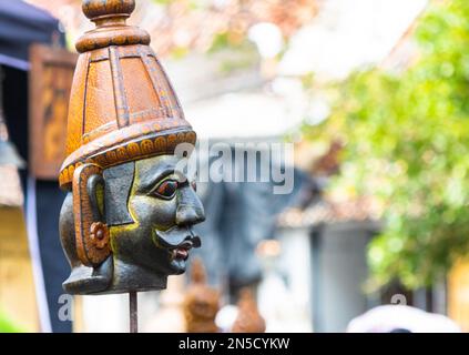 bella vecchia maschera di legno tradizionale, galle, sri lanka Foto Stock