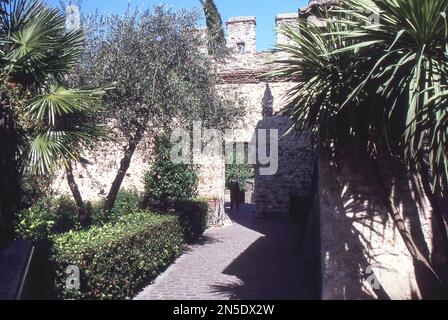 castello sulla collina Raymond Boswell Foto Stock