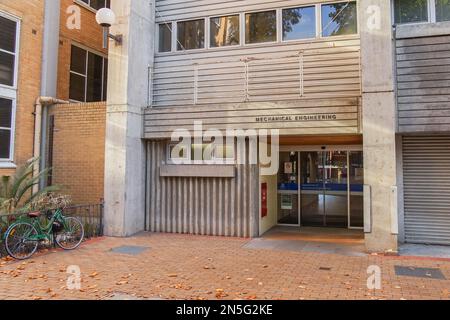 Melbourne, Victoria, Australia - 06 Apr 2014: Ingresso dell'edificio di Ingegneria Meccanica all'Università di Melbourne, Victoria, Australia. Foto Stock